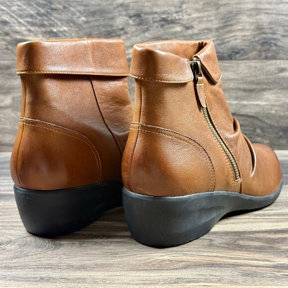 NEW Unstructured by Clarks 9.5M Rosely Zip Dark Tan Leather Ruched Ankle Boots - Picture 9 of 12